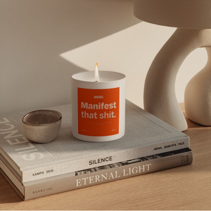 Bougie portant l'inscription « Parle-moi trente »